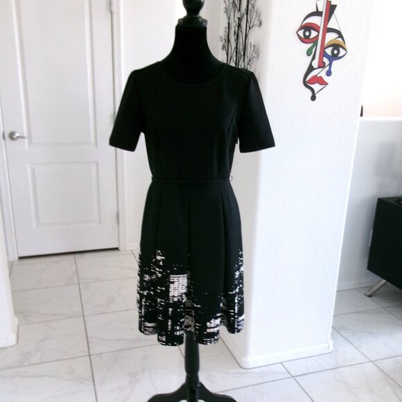 Elie Tahari CITY SCAPE Graphic Print Short Sleeve Dress Stretch 8 Black Whit - Picture 1 of 14